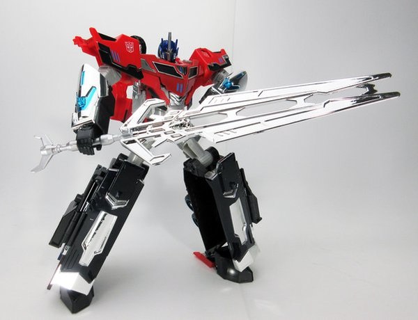 GIANT Sword Meet Warrior Sideswipe And Supreme Mode Optimus Prime Images (3 of 4)
